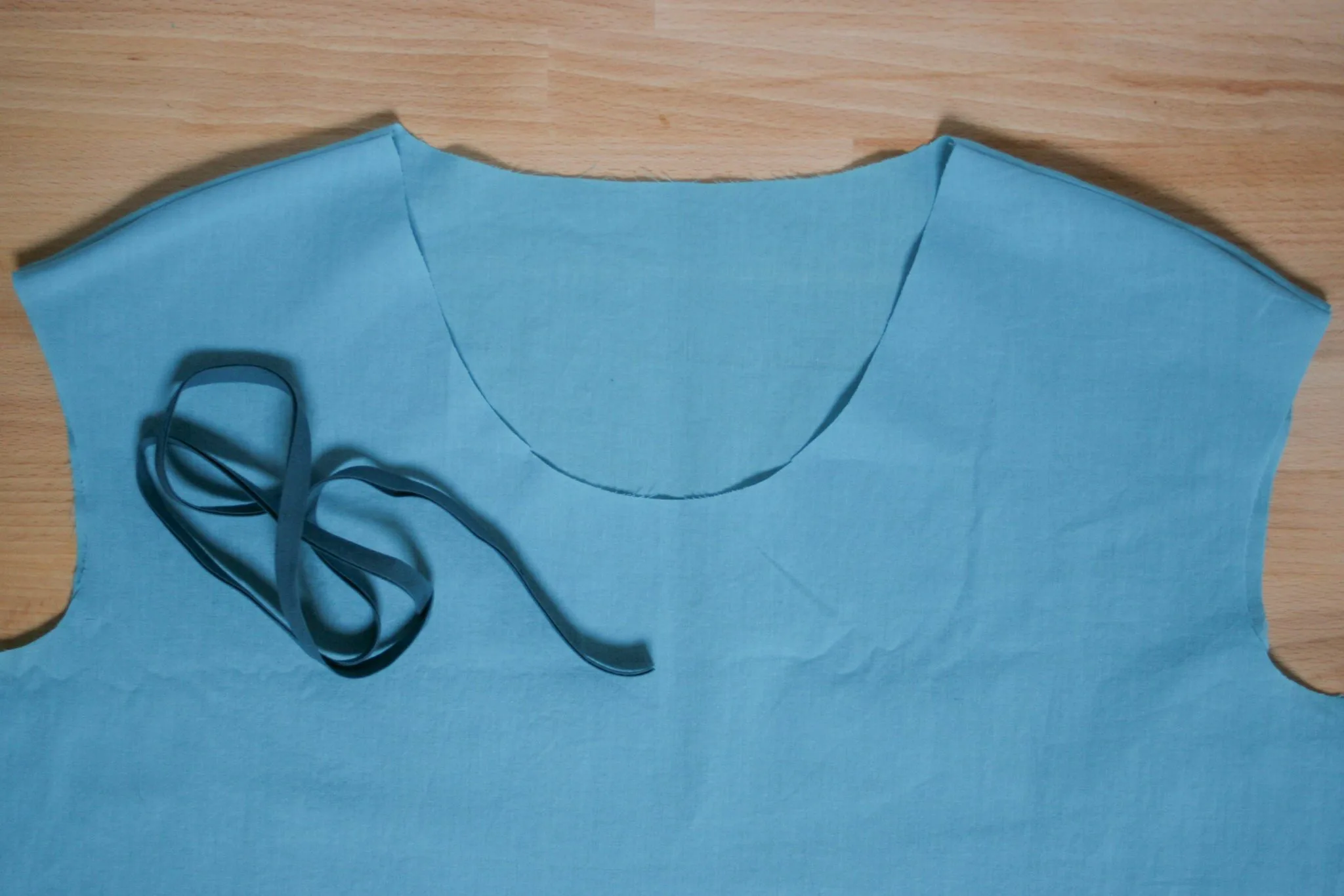 How to finish a neckline with bias tape