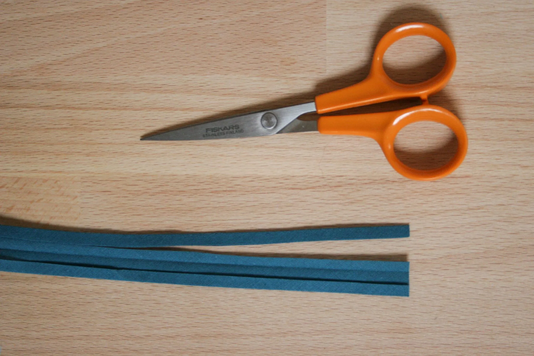 How to finish a neckline with bias tape