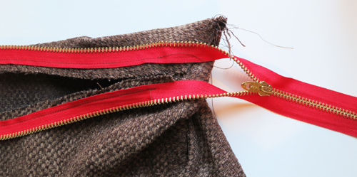 zipper sewn to top of presidio purse